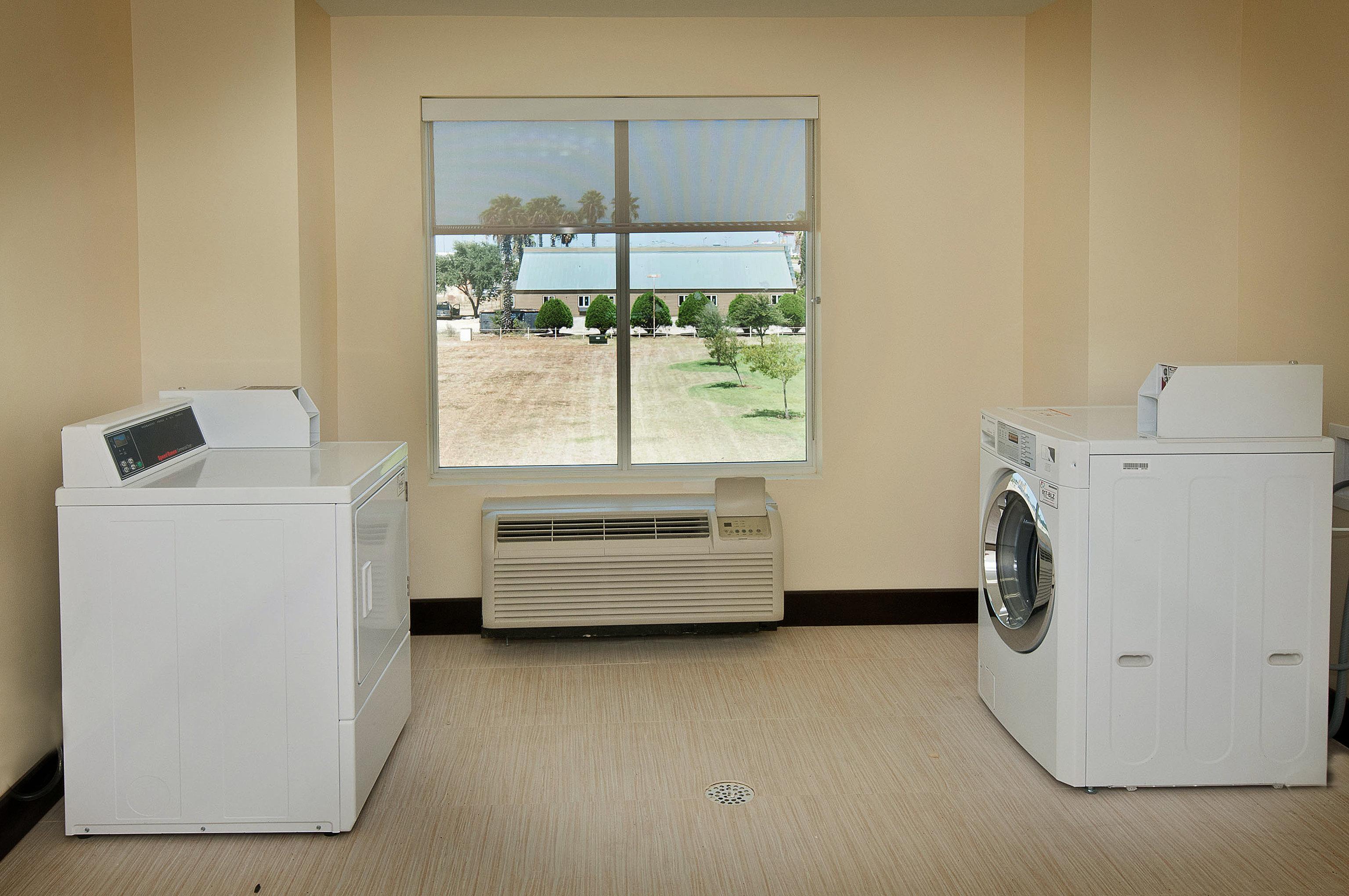 Holiday Inn Express Hotel And Suites Pearsall By Ihg Buitenkant foto