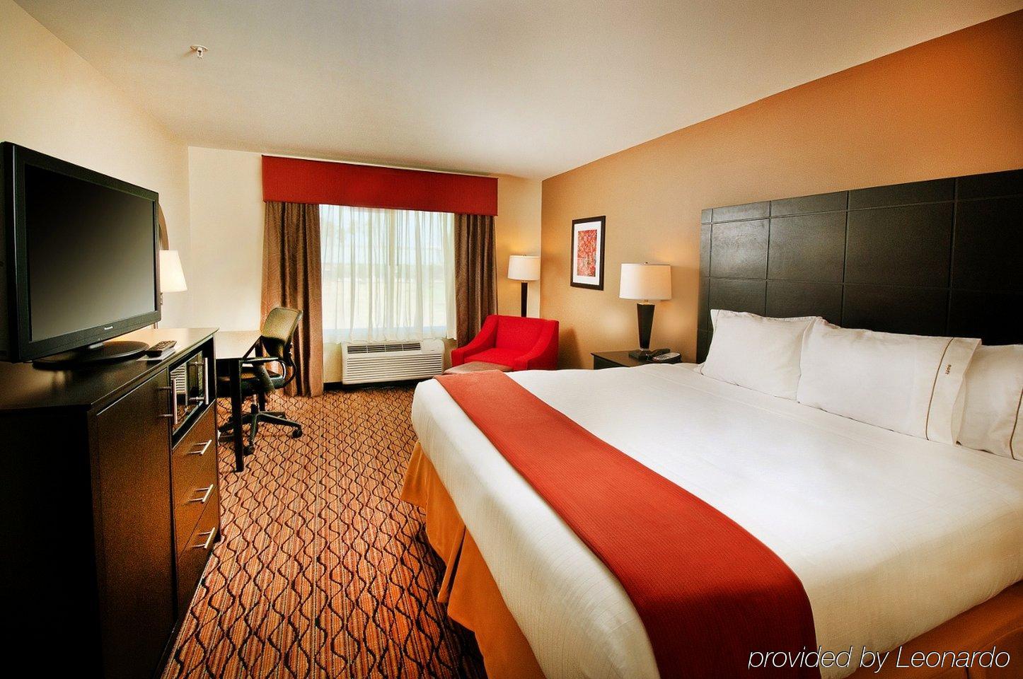Holiday Inn Express Hotel And Suites Pearsall By Ihg Buitenkant foto